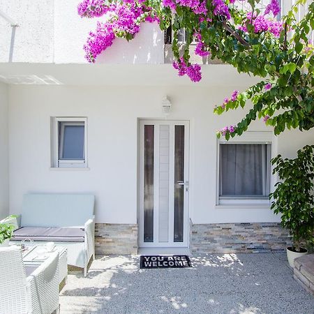Luxury Studio Apartment White Sensation فوديس المظهر الخارجي الصورة